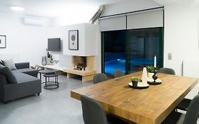 The H Experience - The Blue Lounge With Swimming Pool